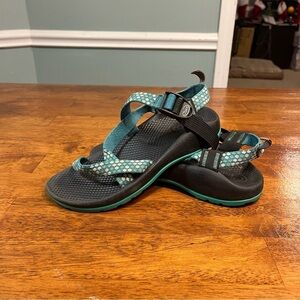 Chaco teal white sandals girls 4